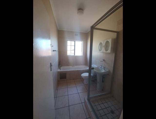 2 BEDROOM TOWNHOUSE FOR SALE IN SONNEVELD